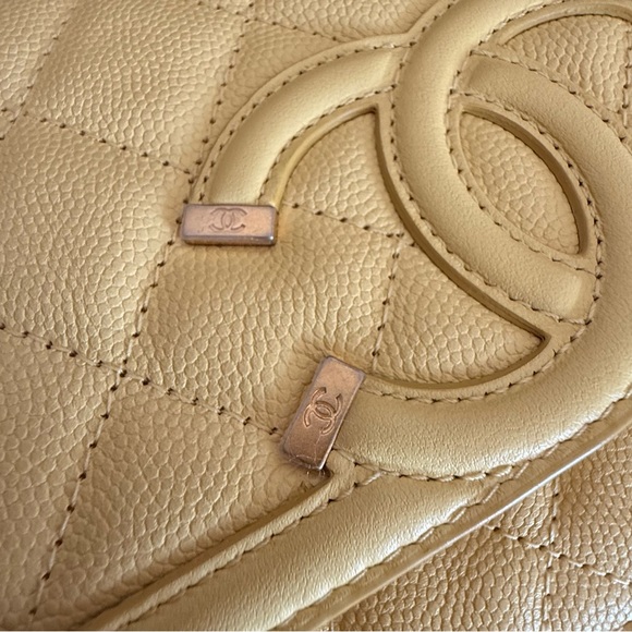 Yellow Caviar Quilted CC Filigree Wallet On Chain - Picture 11 of 14